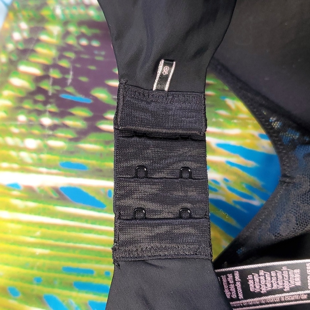 Victoria's Secret Bra. Size 38DD - Picture 5 of 6